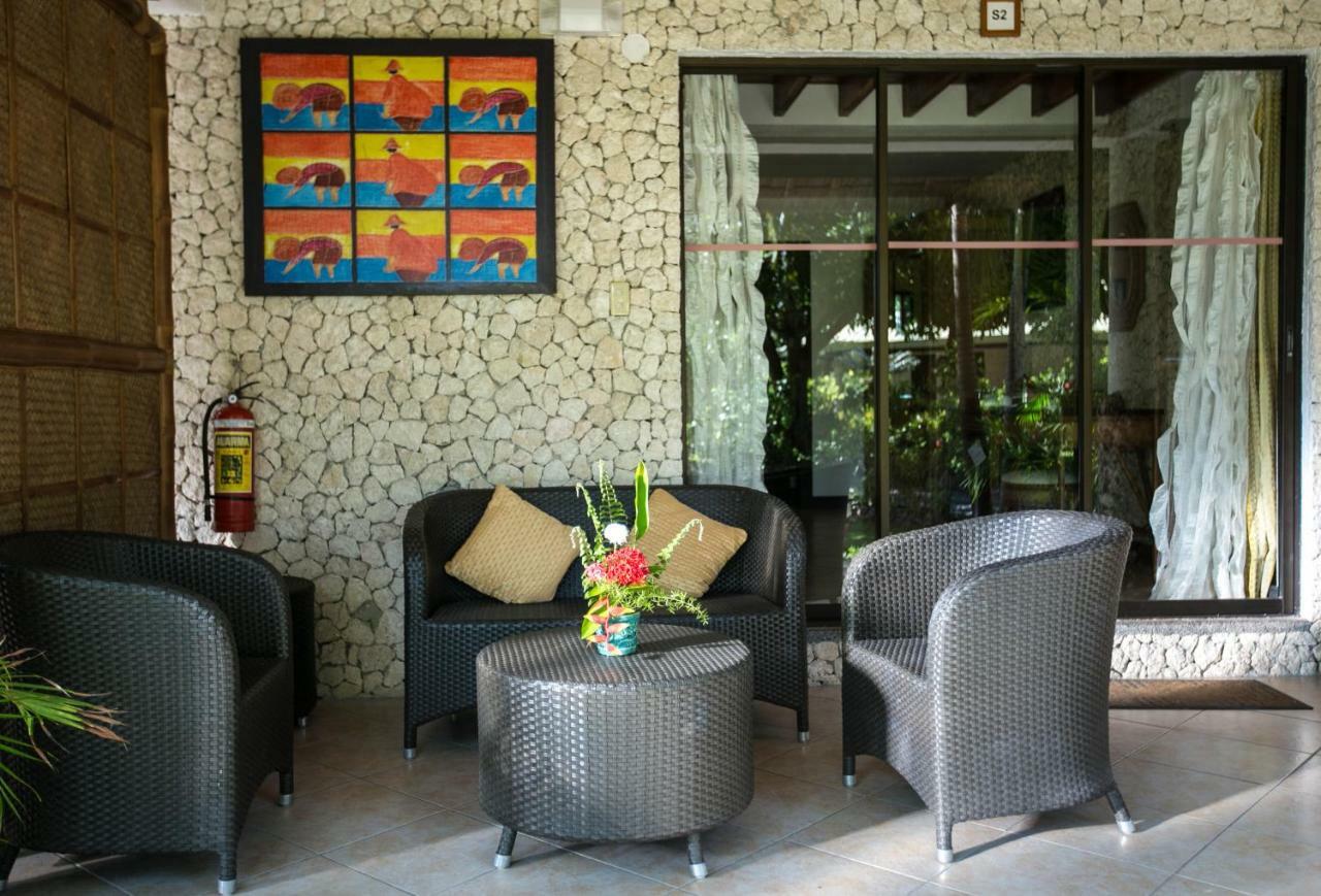 Dolphin House Resort Moalboal Exterior foto