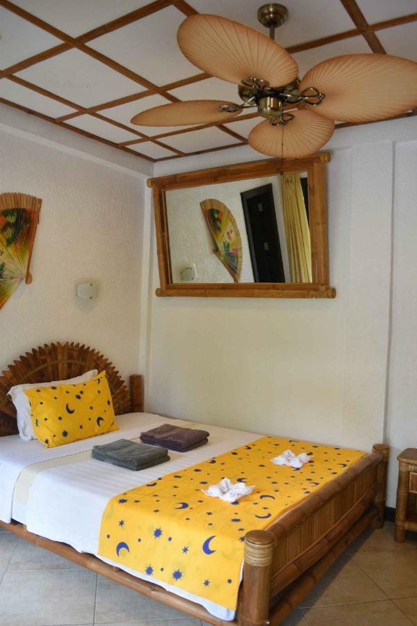 Dolphin House Resort Moalboal Exterior foto